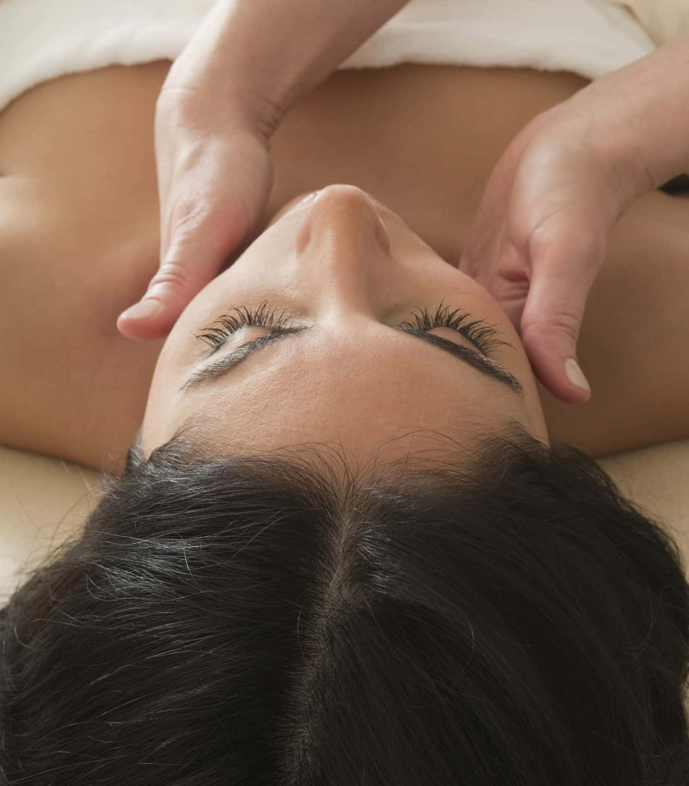 Lymphatic drainage massage at Cannelle Skin Clinic in Oxford