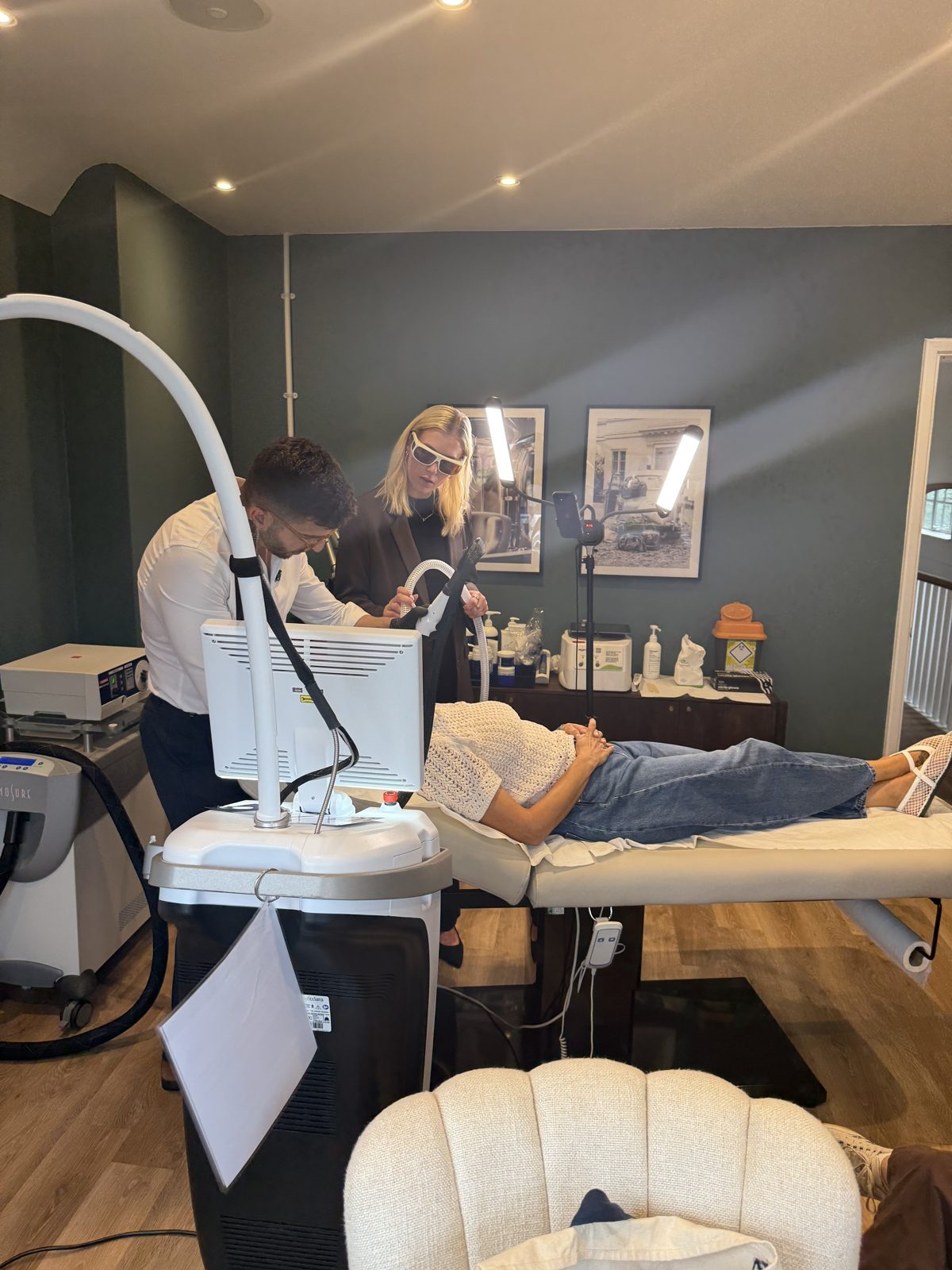 Guests watch a live UltraClear treatment in a Cannelle treatment room