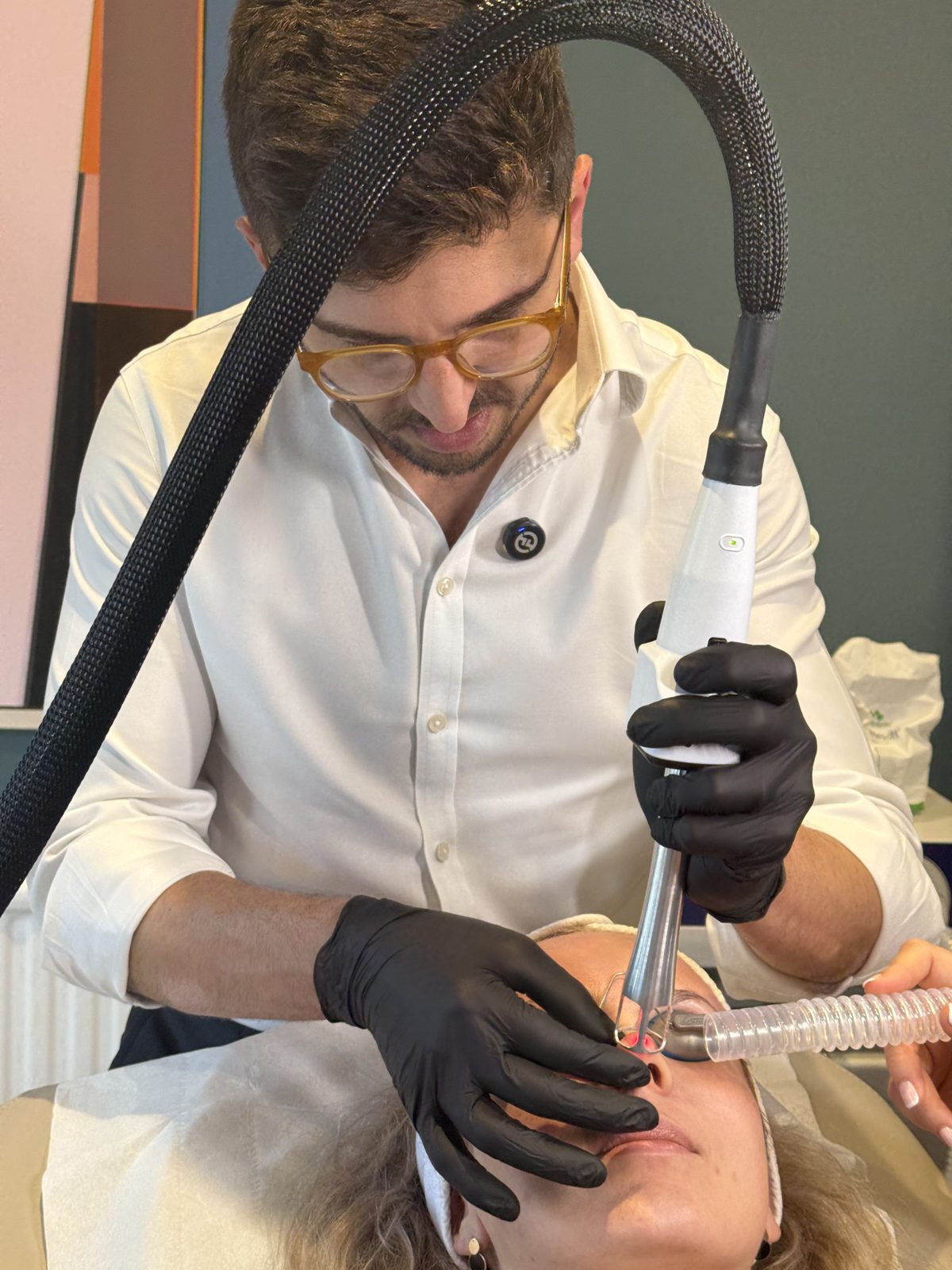 Dr Mattia Parducci performs a live UltraClear treatment with the laser handpiece